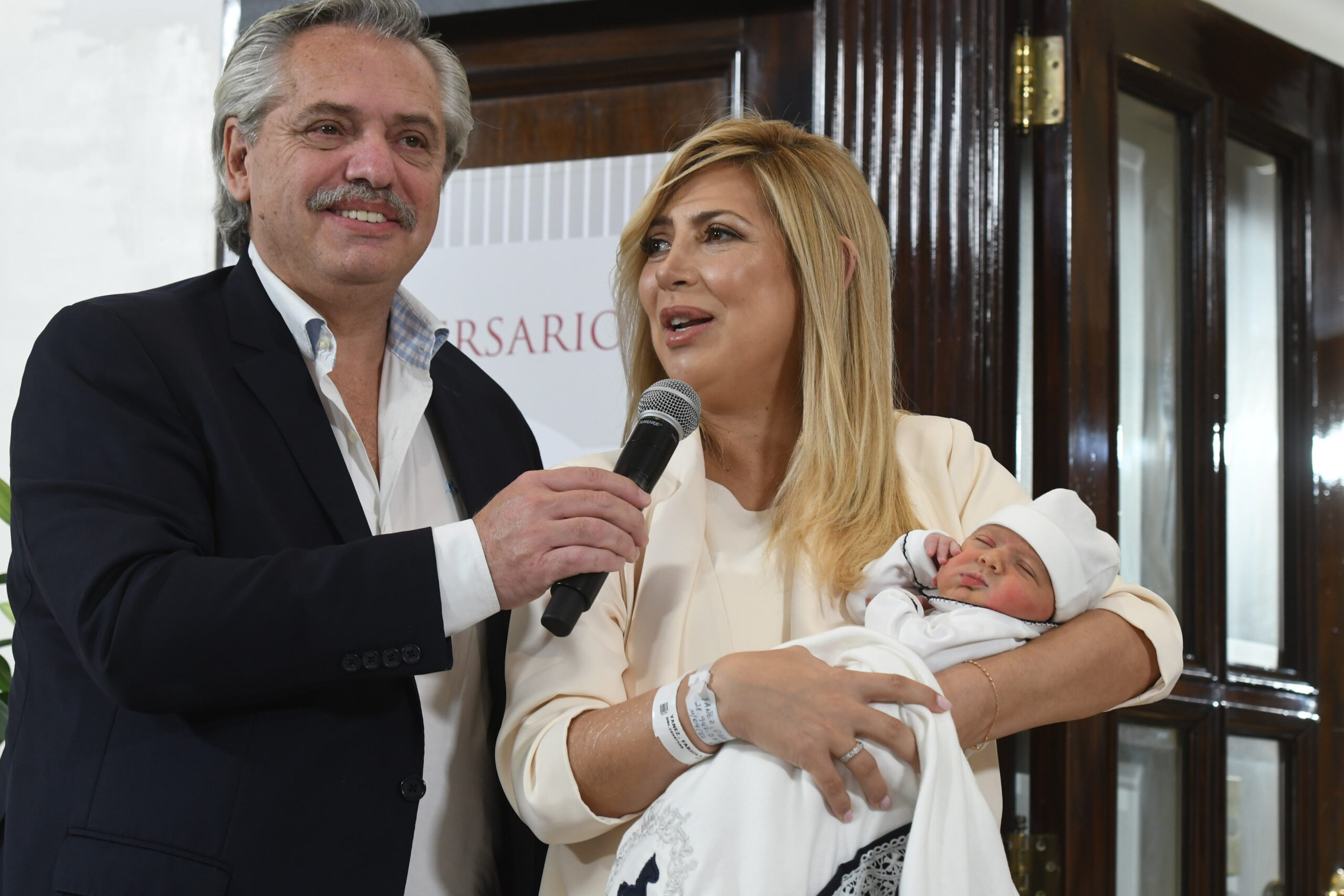 Alberto Fernández y Fabiola Yañez presentaron a su hijo