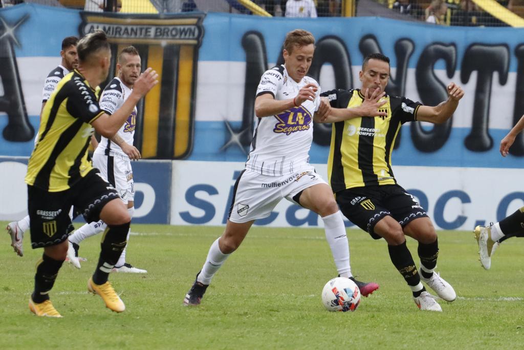 CASI UN CLÁSICO: Empate agónico de Almirante Brown ante All Boys