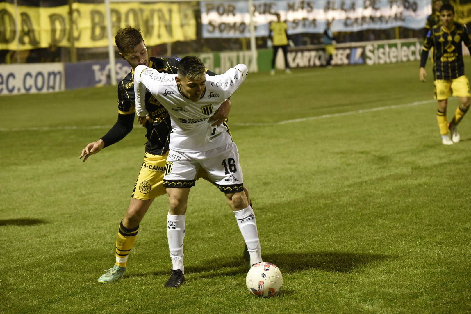 Almirante Brown visita a Temperley en busca de una victoria