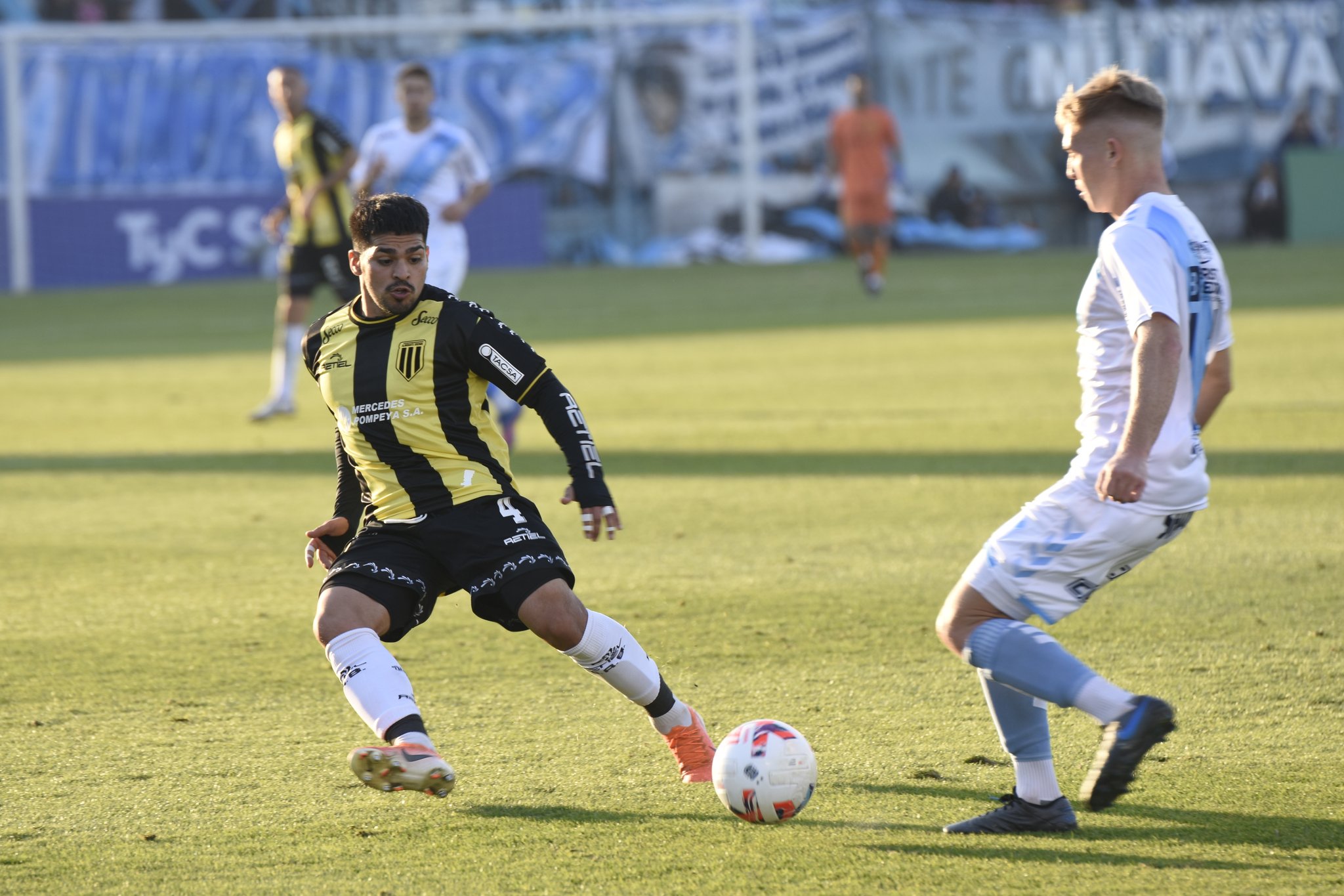Almirante Brown empató ante Temperley 
