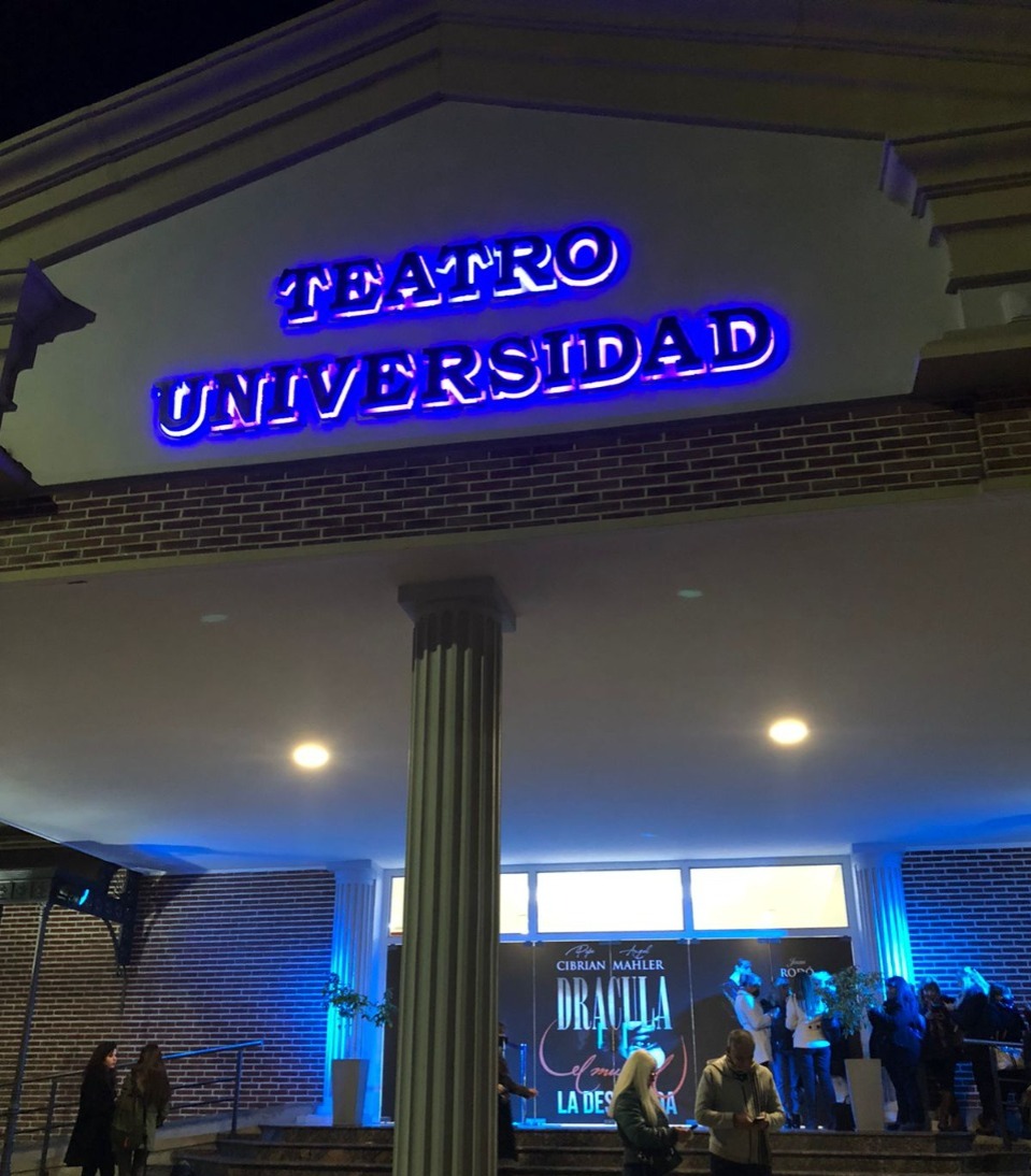 UNLAM reabrió las puertas de su teatro, de la mano de Drácula