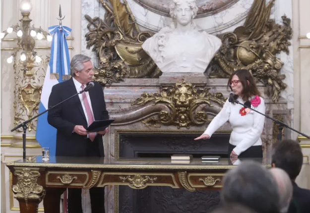 Batakis Ministra Economía