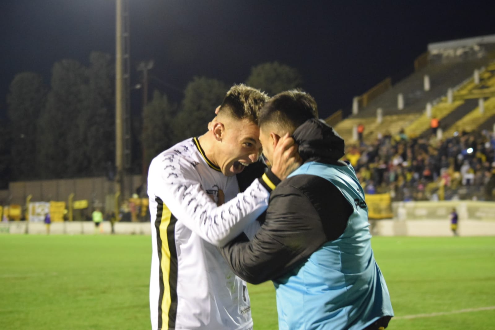 Almirante Brown visita a Ferro