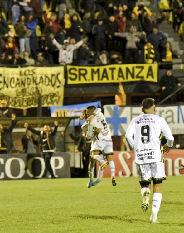 Almirante Brown visita a Ferro