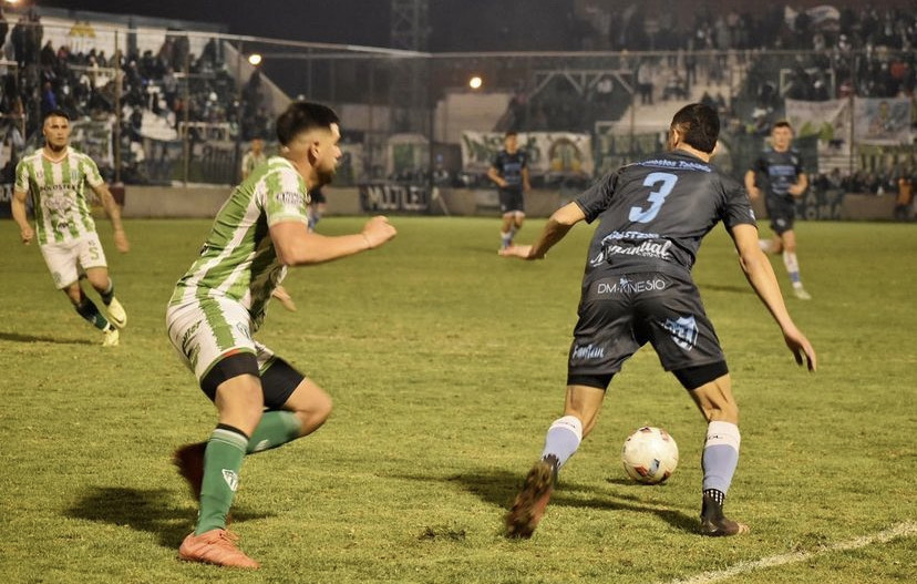 Primera C: El clásico terminó en empate