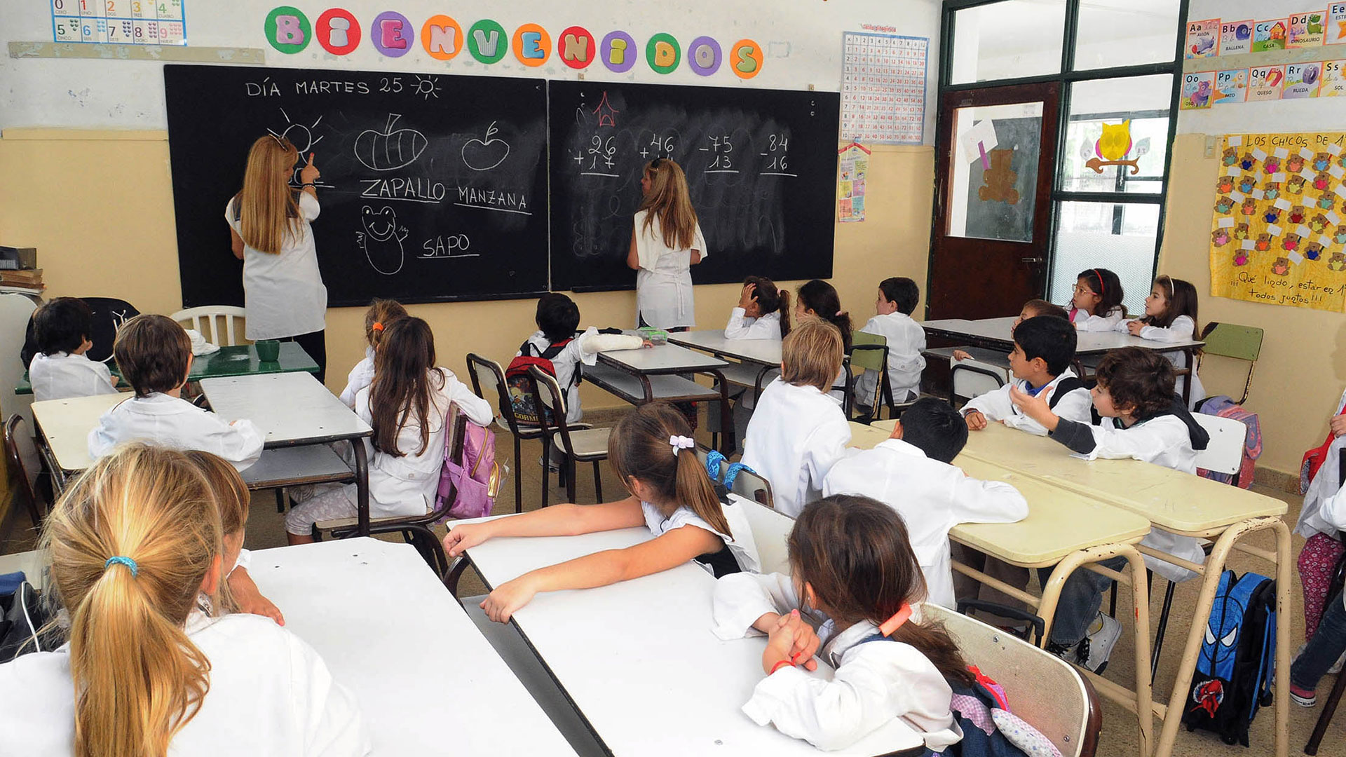 Kicillof y Perczyk firman convenio para implementar una hora más de clase por día en las escuelas