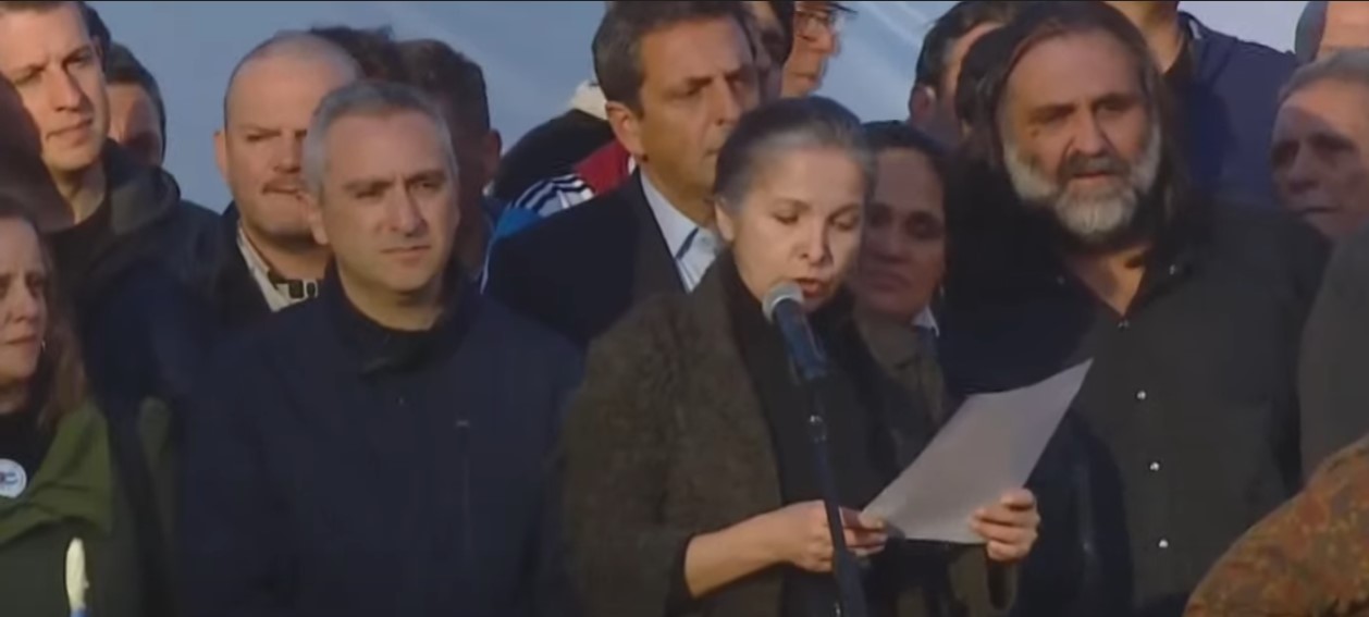 Acto – Discurso tras el ataque a Cristina: “Nadie que defienda la república puede permanecer en silencio”