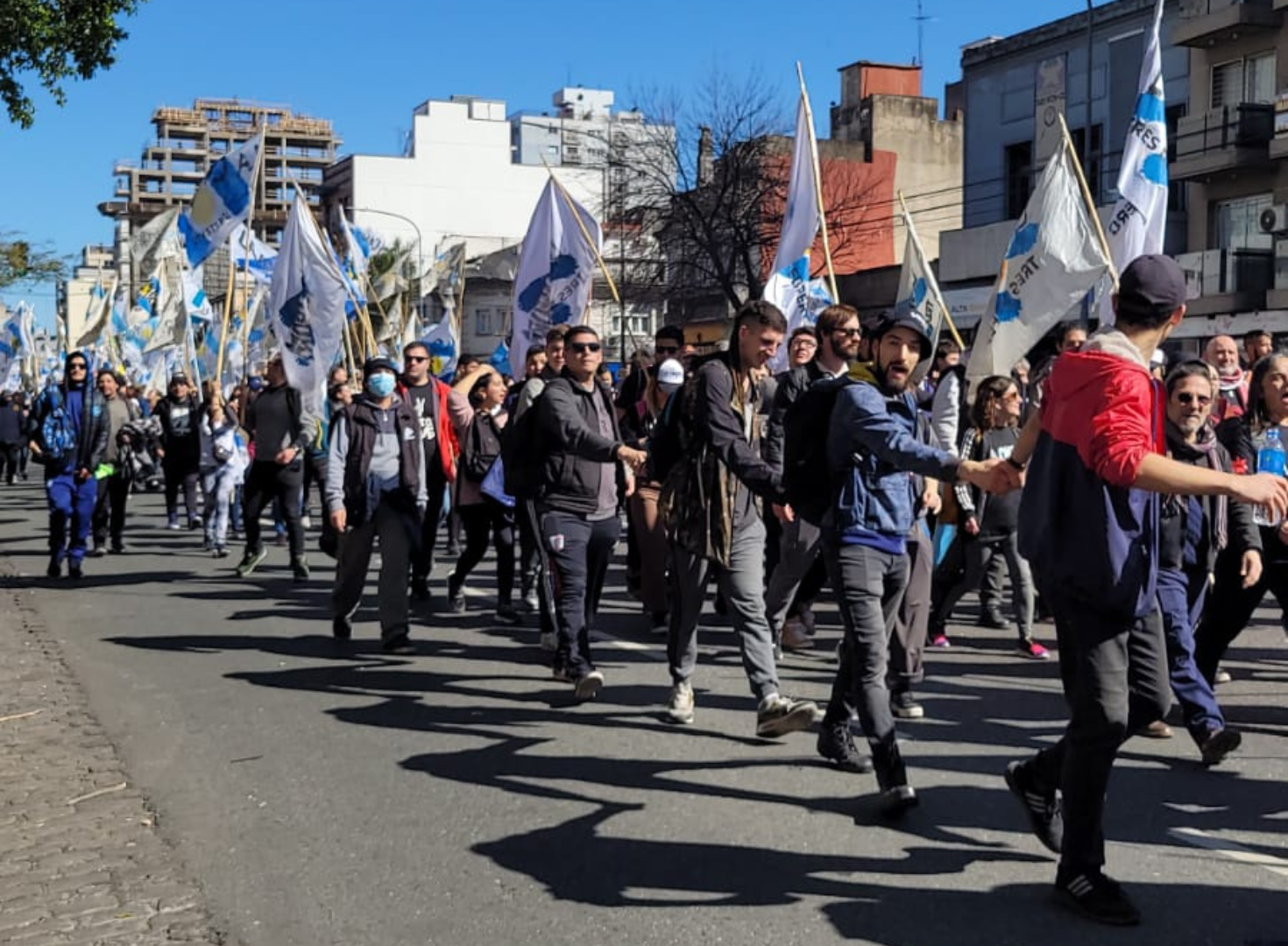 Marcha del Ateneo Néstor Kirchner y entrevistas exclusivas