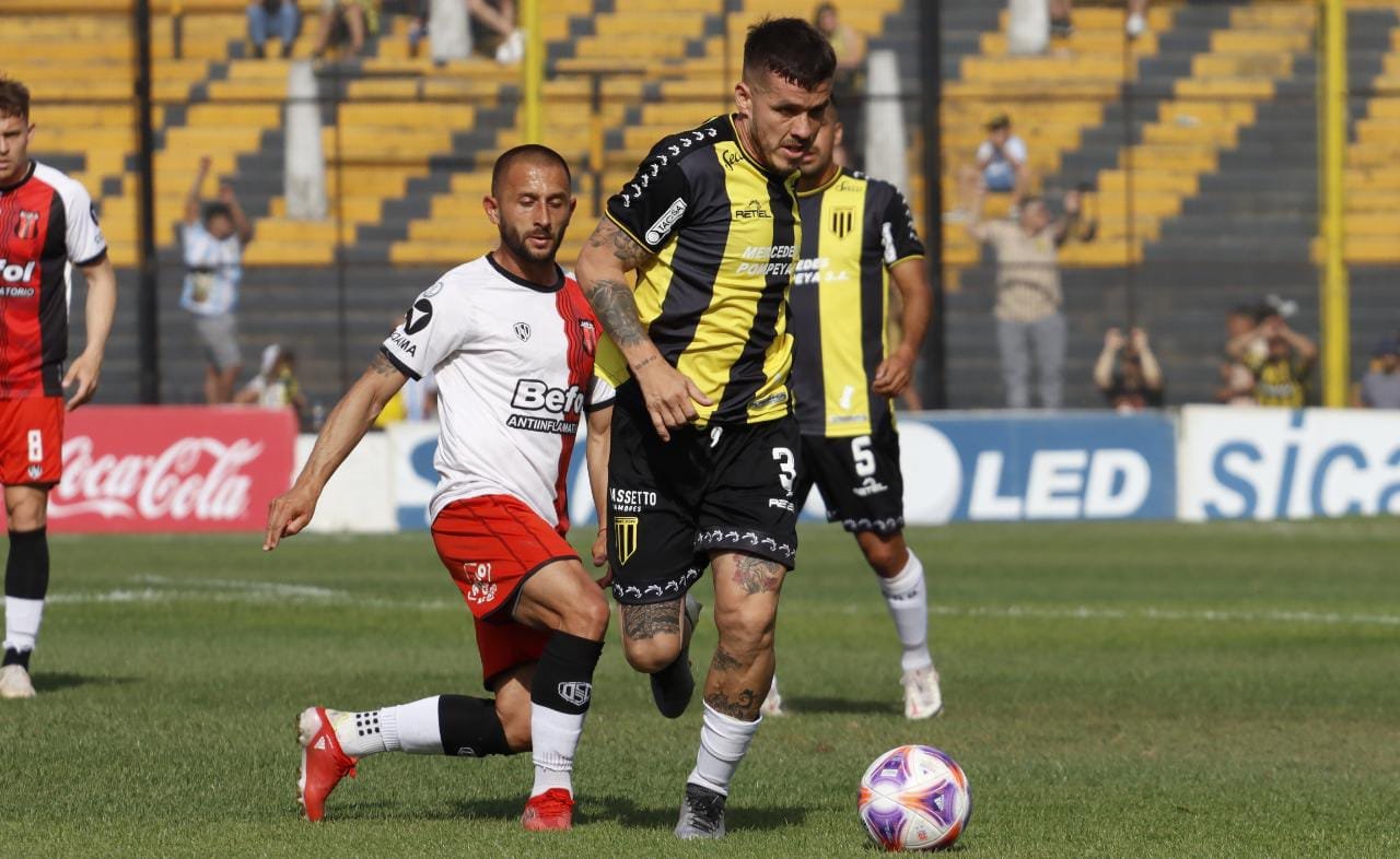 Almirante Brown perdió 3 a 2 ante Defensores de Belgrano 