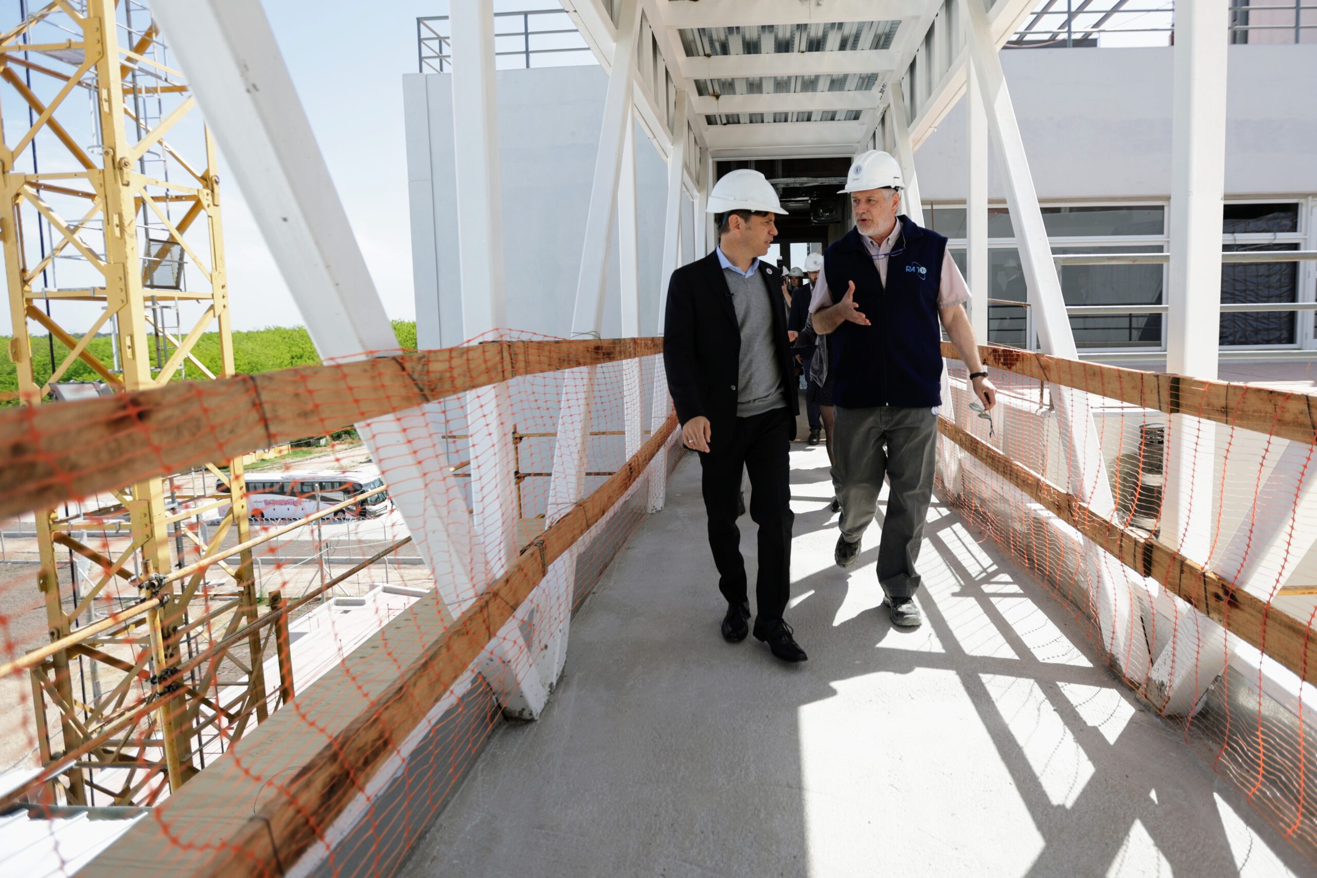 Kicillof inauguró un edificio para la investigación en el Centro Atómico Ezeiza