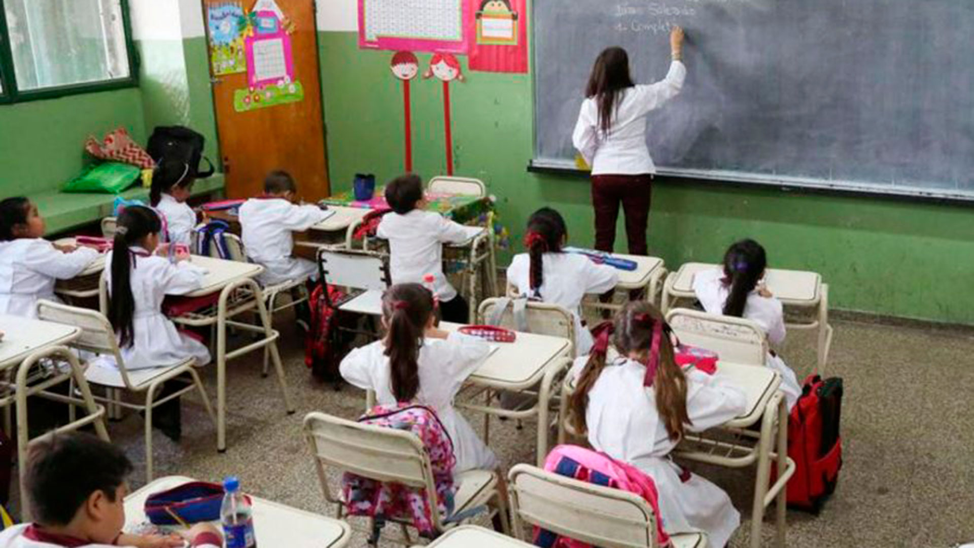 Nuevos aumentos para docentes, estatales, judiciales y médicos bonaerenses llevan el anual a 90%