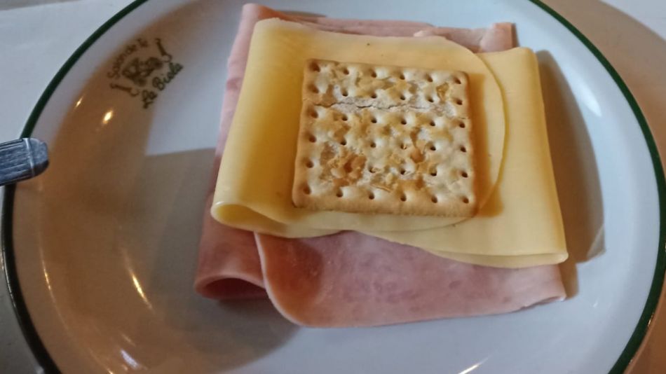 Galletita Sánguche Jamón Queso Restaurante