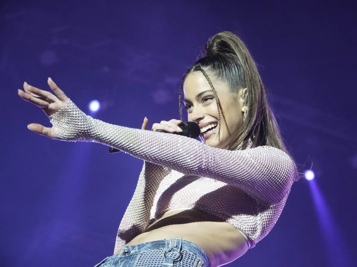 Entregaron la llave de la ciudad de La Plata a la cantante Tini Stoessel