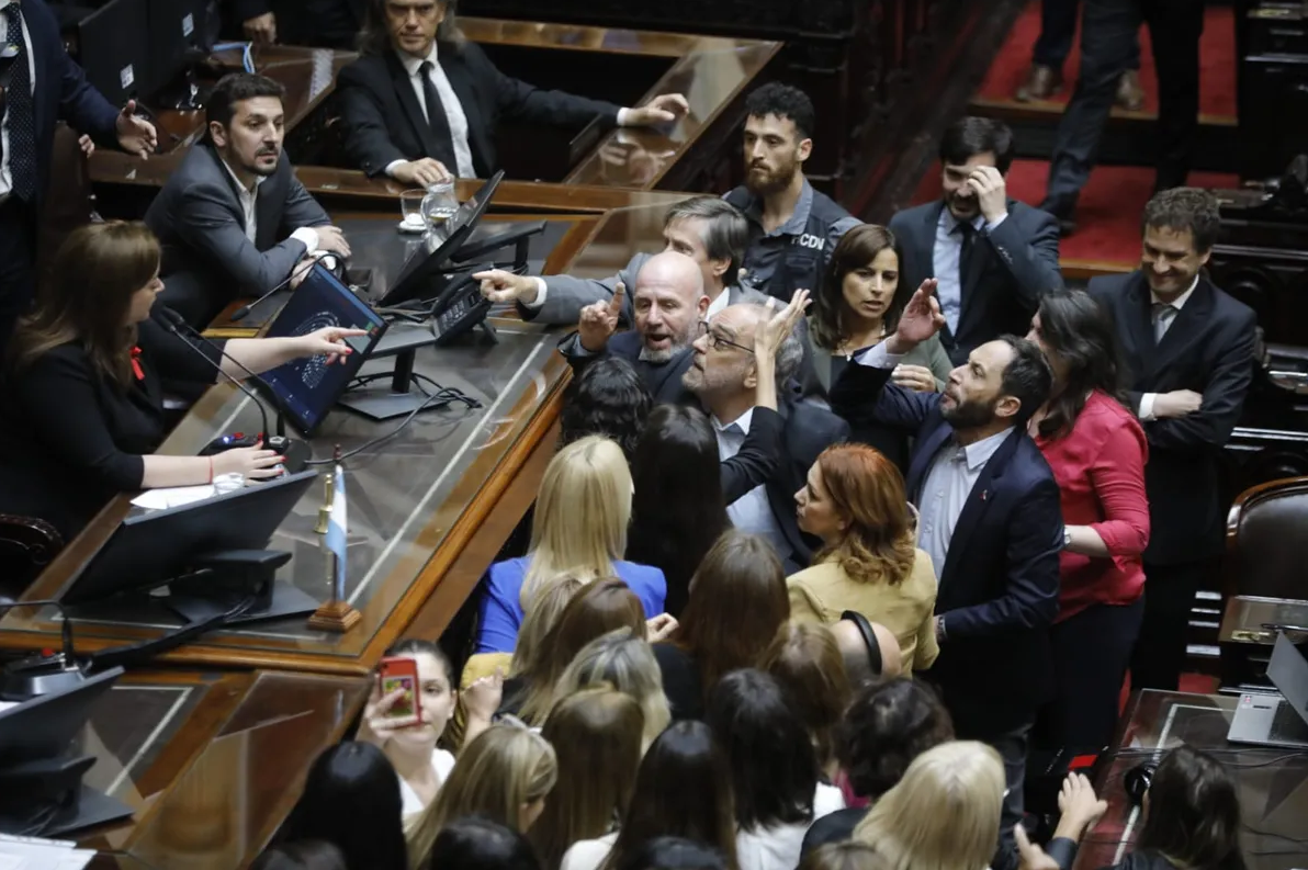 Diputados: La oposición no dio quórum y fracasó la sesión para reelegir a Moreau