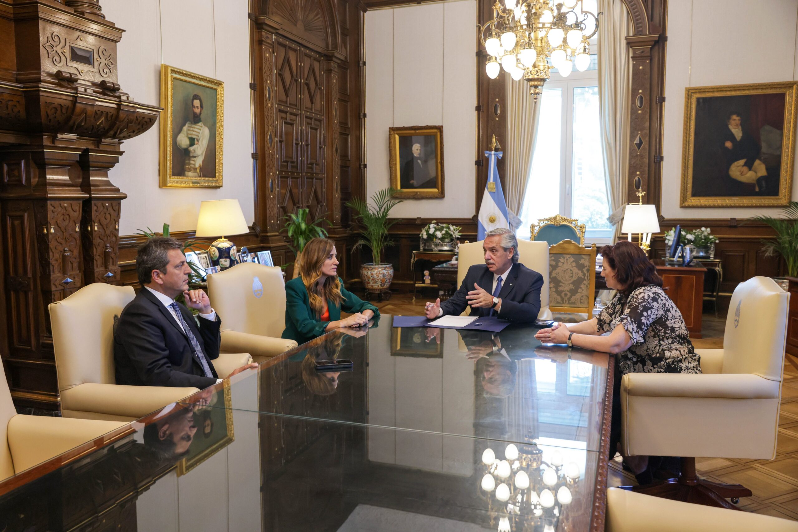 El gobierno confirmó el bono de fin de año: ¿Quiénes pueden recibirlo?