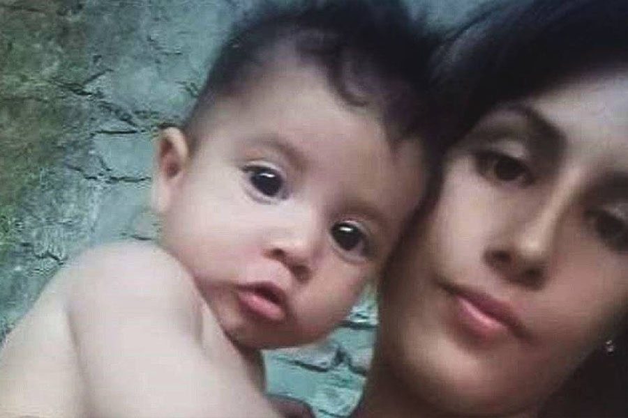 prender fuego madre bebé