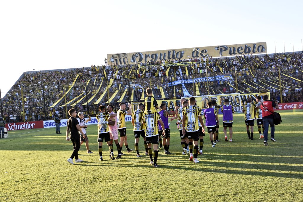 Almirante Brown visita a Guillermo Brown