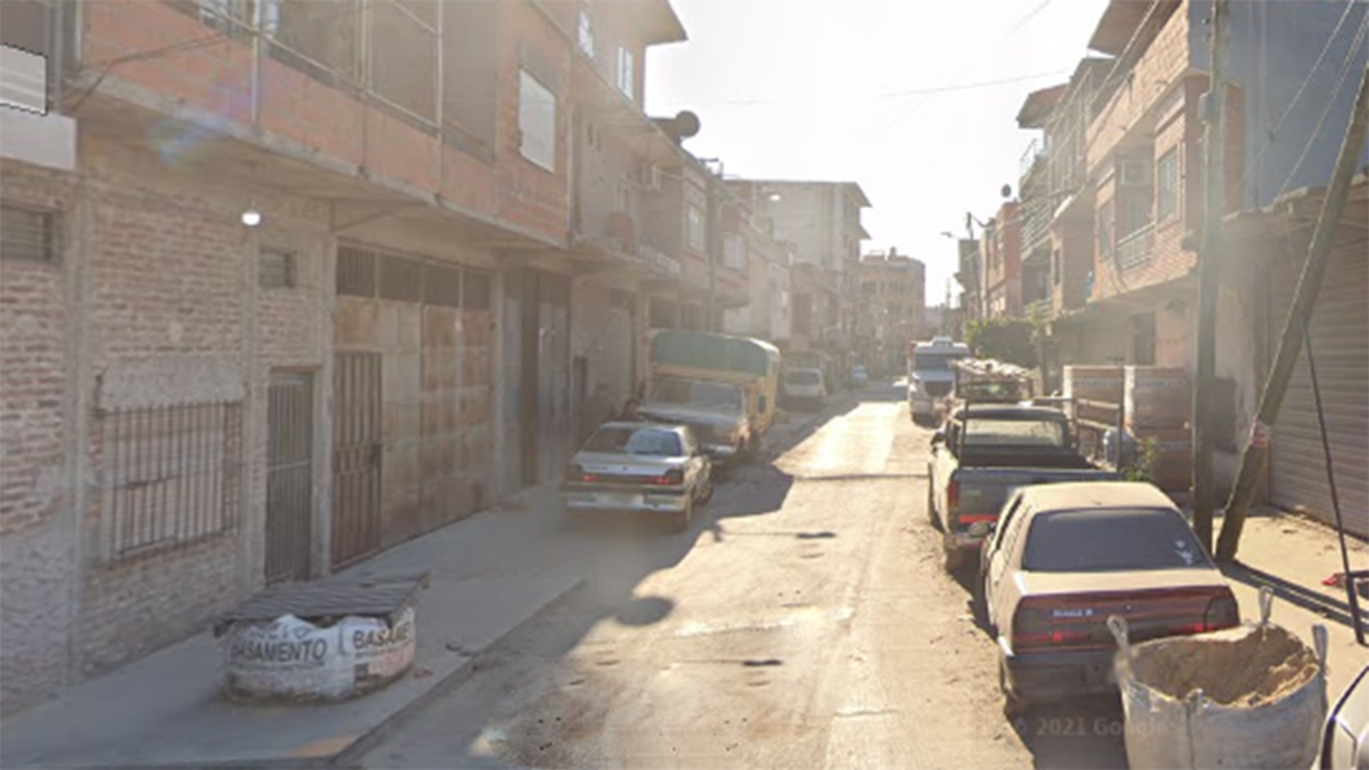 VILLA CELINA: Detienen a dos hombres que obligaron a un fletero a llevar la mercadería a una casa