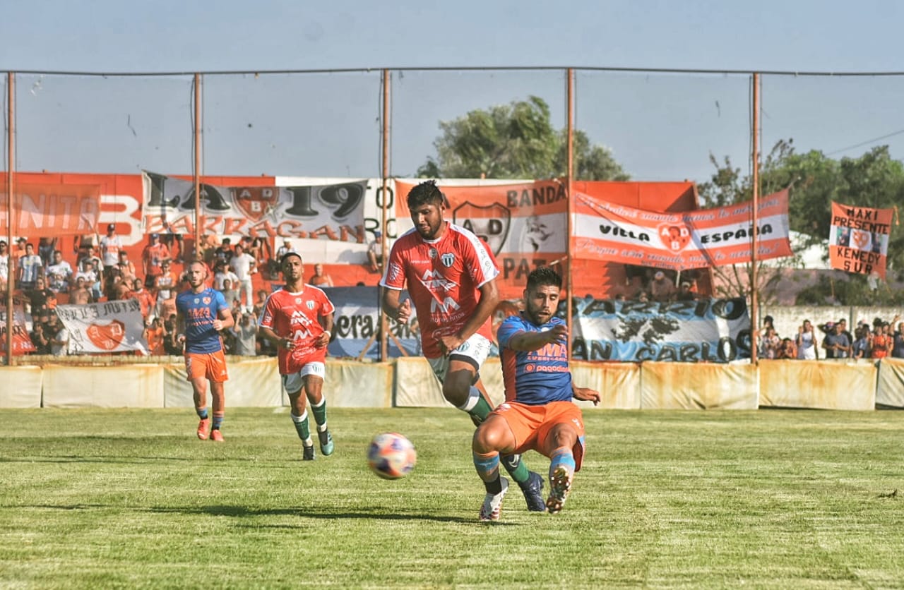 Primera C: Laferrere e Italiano chocaran cabezas