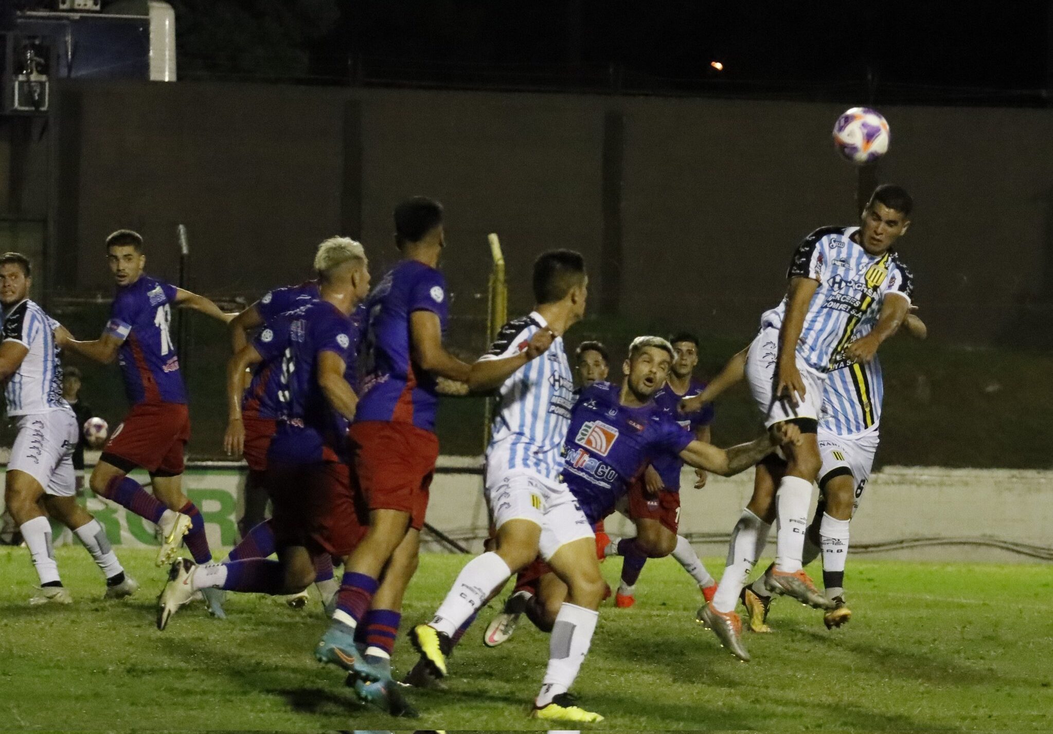 PRIMERA NACIONAL: Almirante Brown perdió el invicto ante Güemes