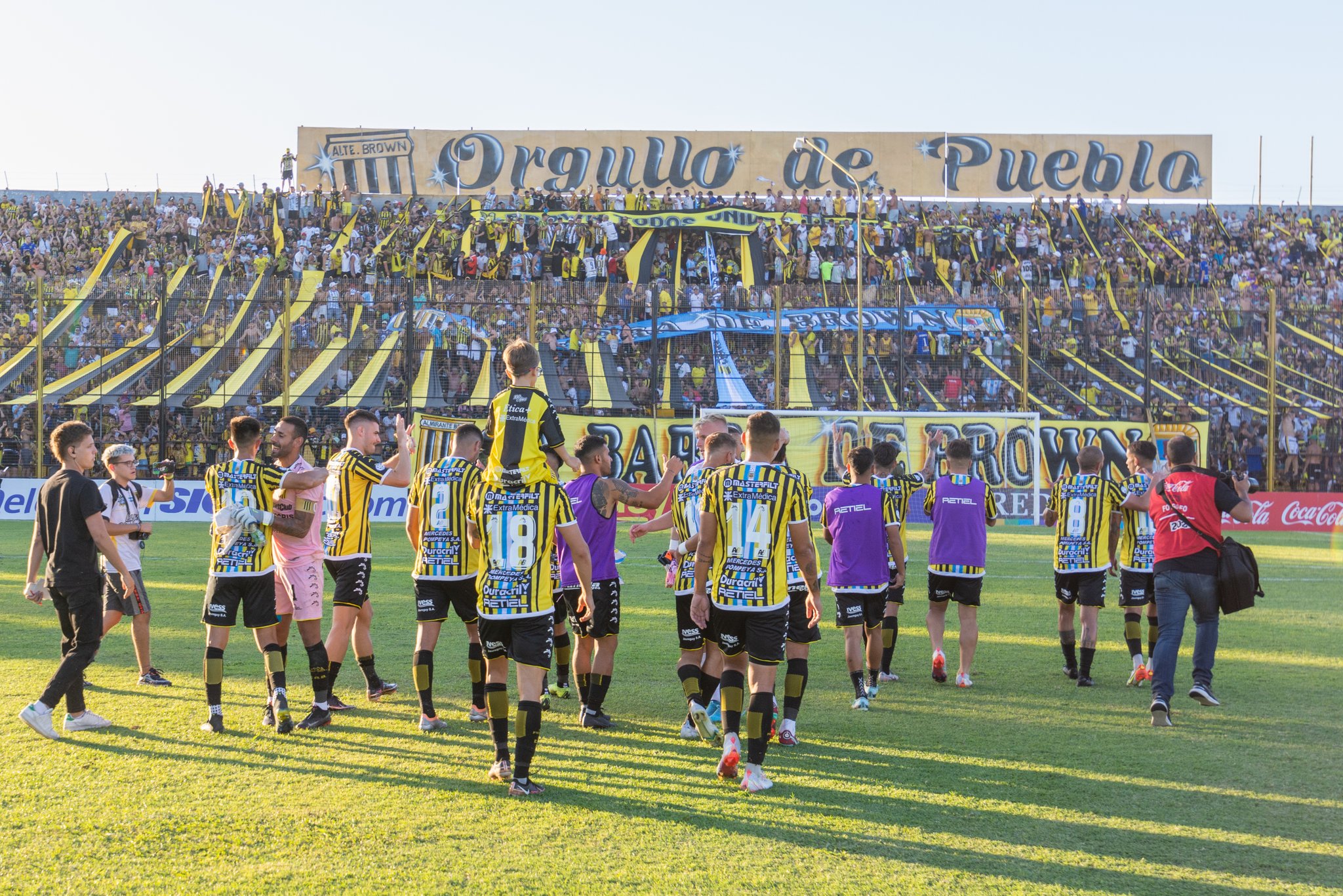 Almirante Brown y Deportivo Morón juegan el clásico del oeste