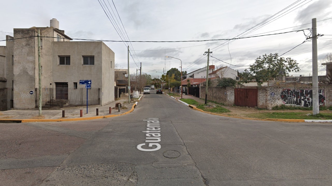 Robo nocturno en San Justo: Banda de delincuentes entra a una casa por la habitación de las hijas mientras dormían