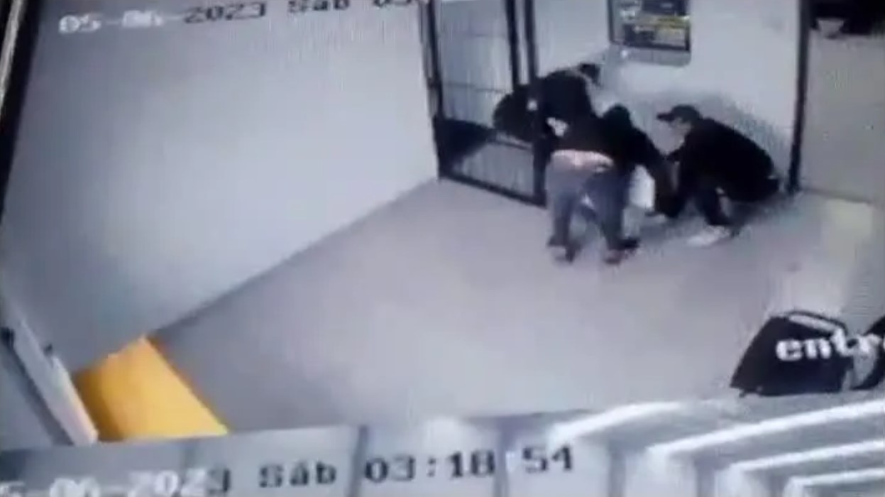 Moreno: Siete delincuentes armados y con chalecos antibalas roban la caja fuerte de un corralón