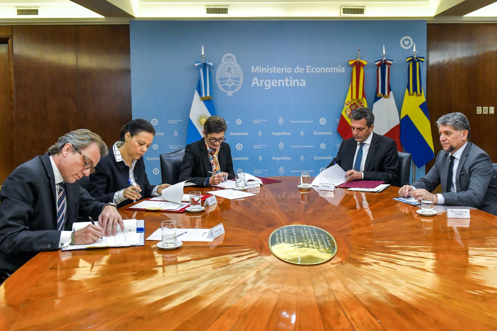 Tras la postulación de Massa, anticipan “grandes avances” en el diálogo con el FMI y firman acuerdos con  el Club de París
