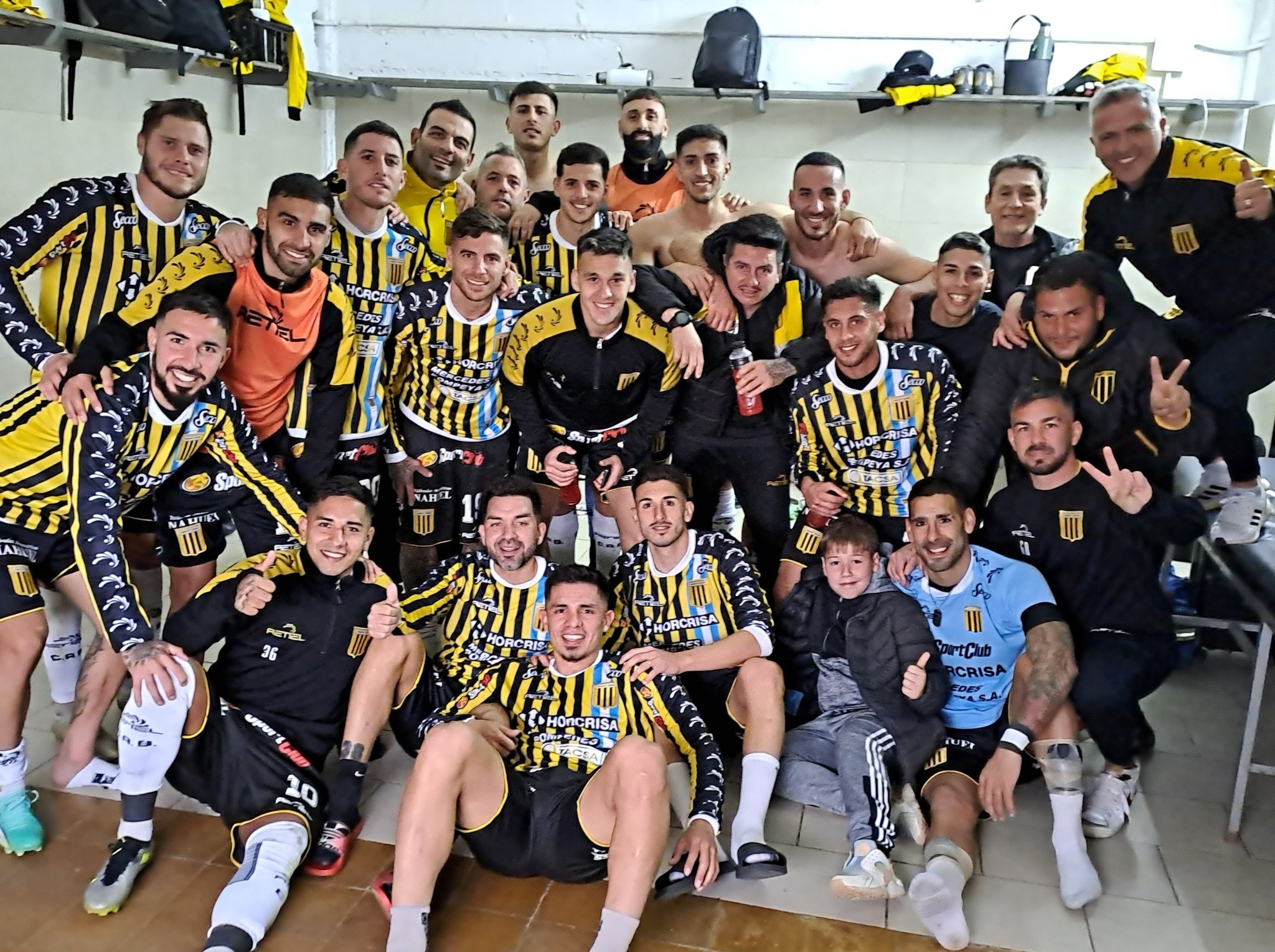 Almirante le ganó a Flandria y se mantiene puntero