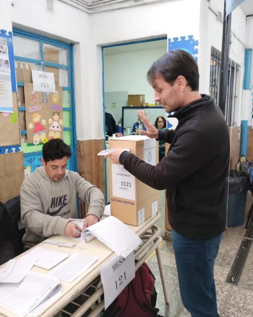Ya votó Juan Romero