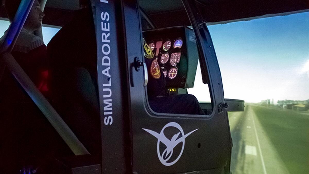 Orgullo Matancero: Crean simulador de vuelo y los reconocen en el mundo