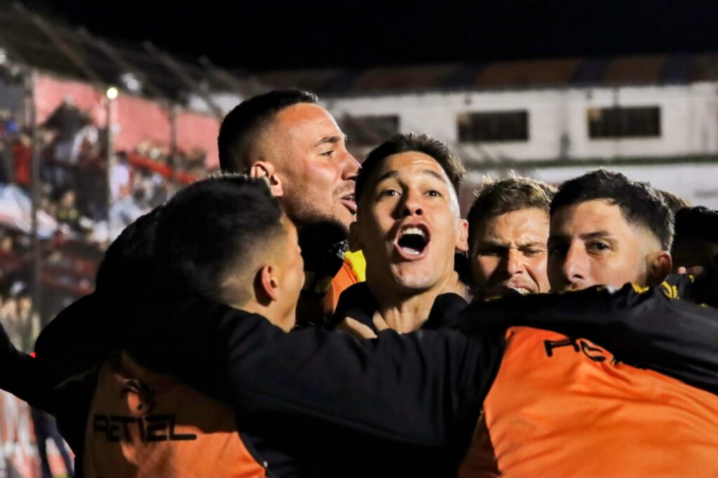 Almirante Brown jugará ante Estudiantes de Río Cuarto