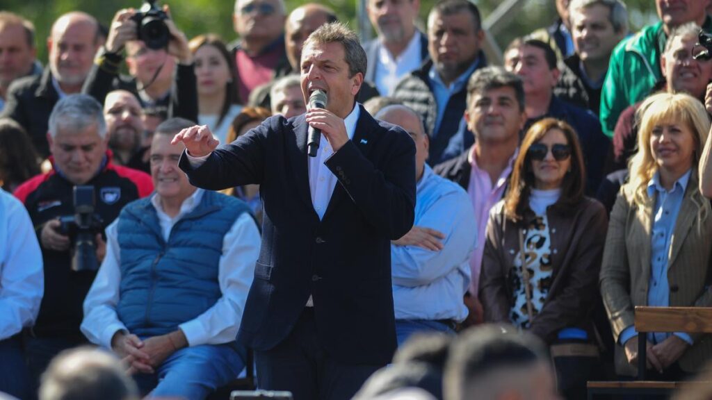Massa relanzó su campaña