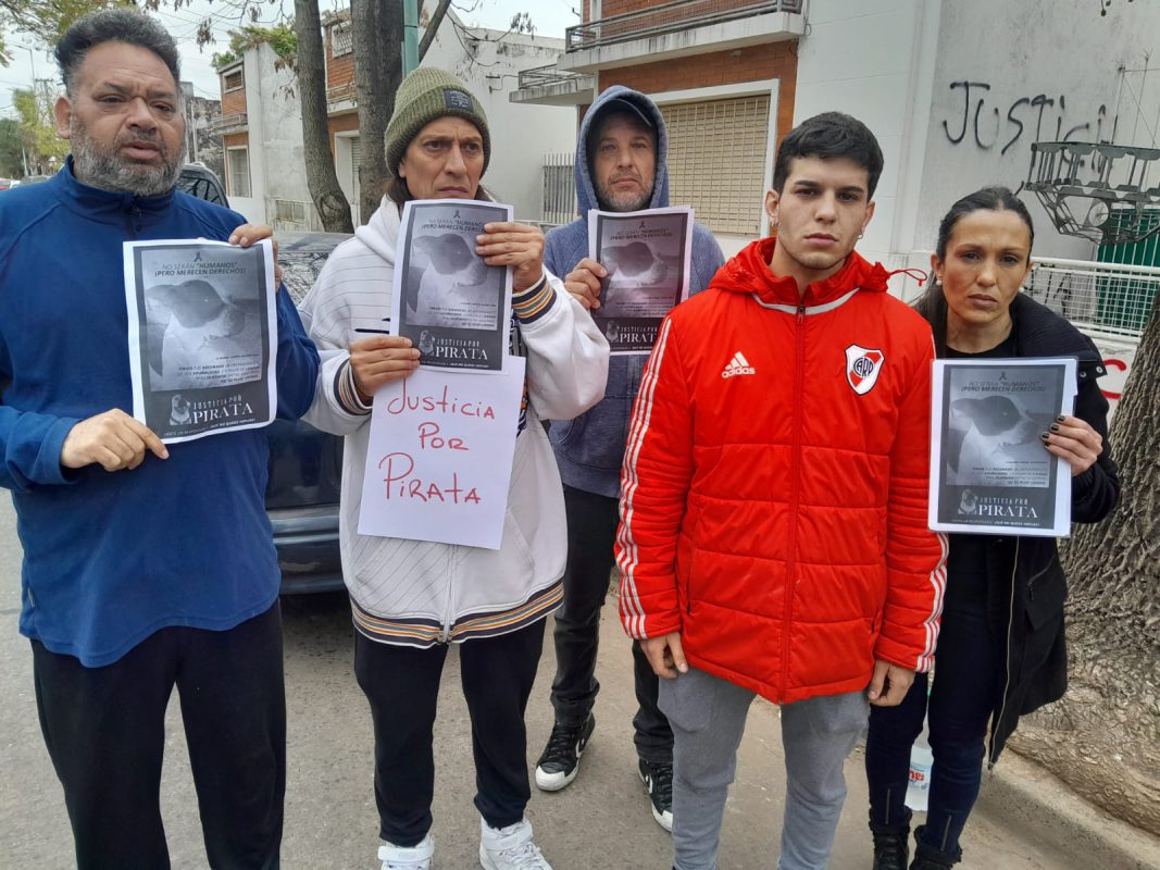 Morón: vecinos piden justicia por el asesinato de un perro