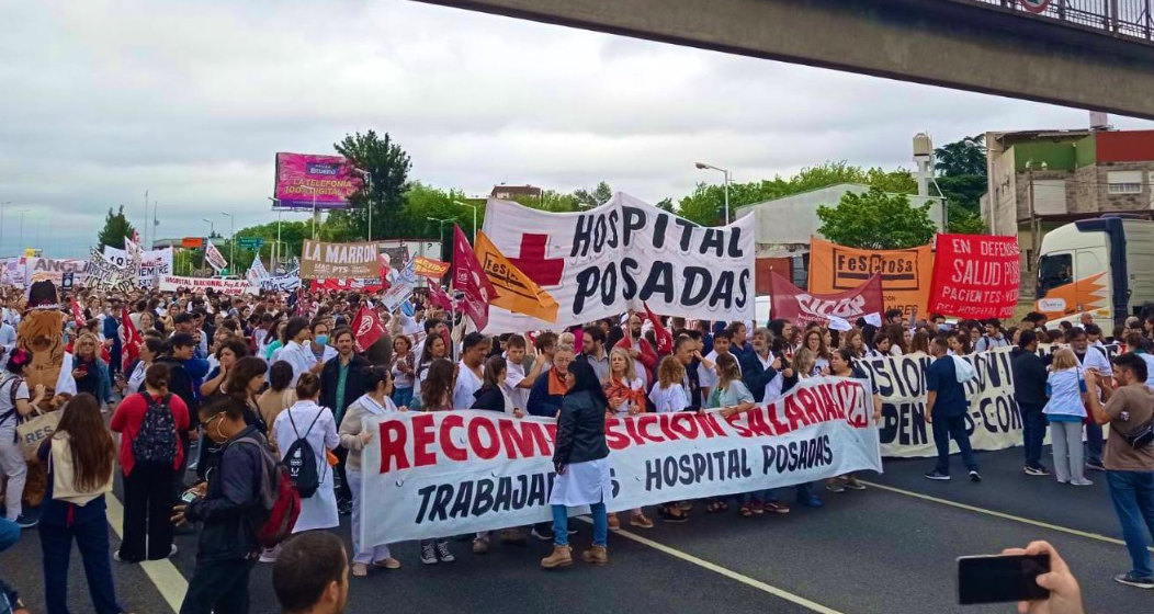 Trabajadores del Hospital Posadas realizan mañana un paro de 24 horas