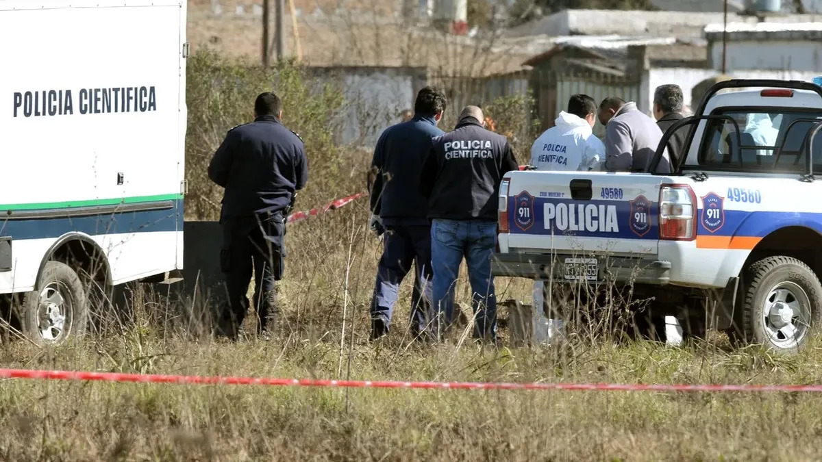 Hallan a un joven asesinado de un tiro en la cabeza y maniatado en Moreno