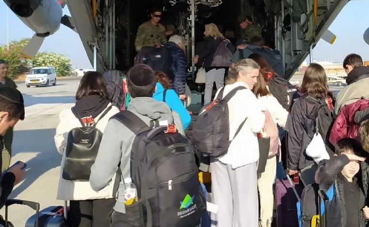 Llegaron a Roma los primeros evacuados argentinos de Israel