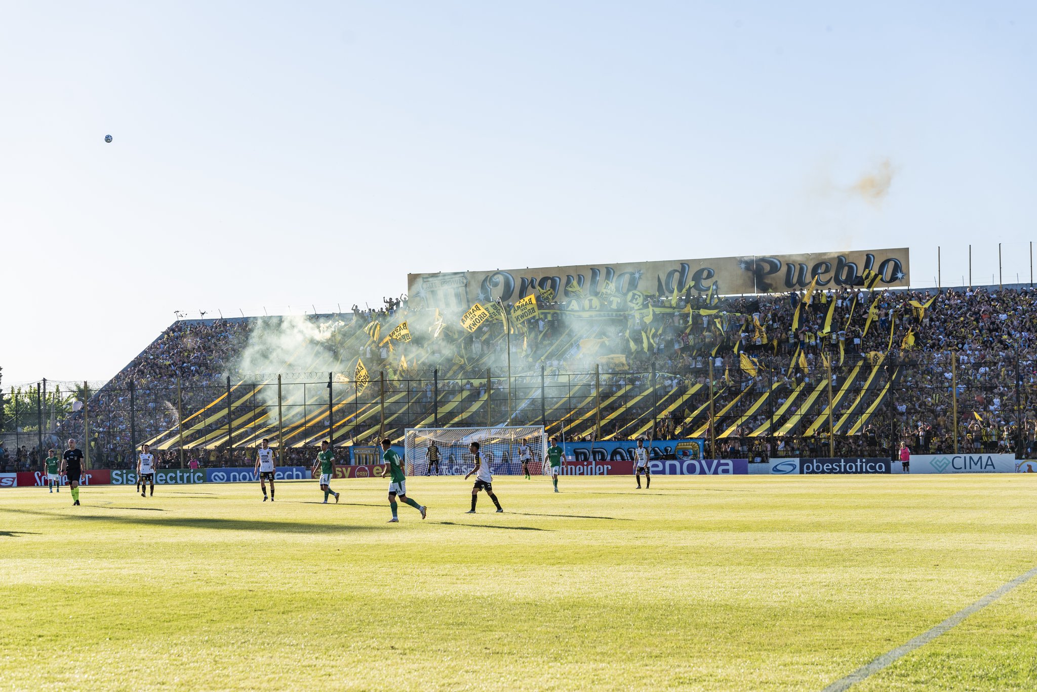 Almirante Brown va por la hazaña ante Deportivo Riestra