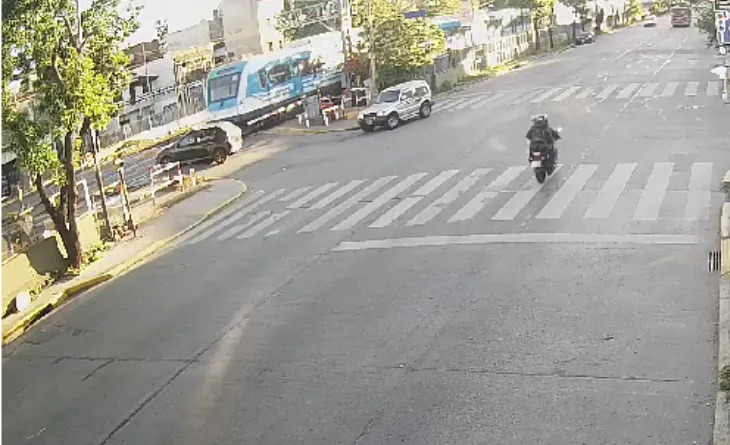 Ramos Mejía chica tren
