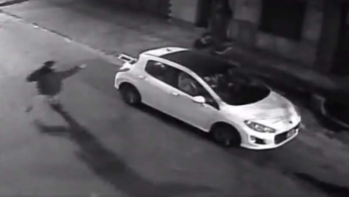 Robo piraña: entre 4 se llevaron un auto en San Justo