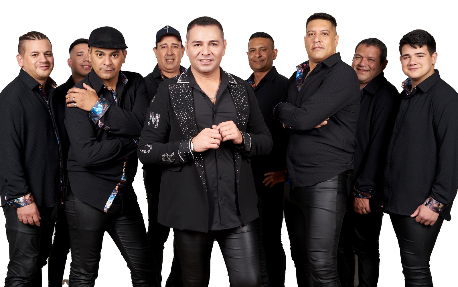 Banda “La Cumbia” y los 90 más vivos que nunca