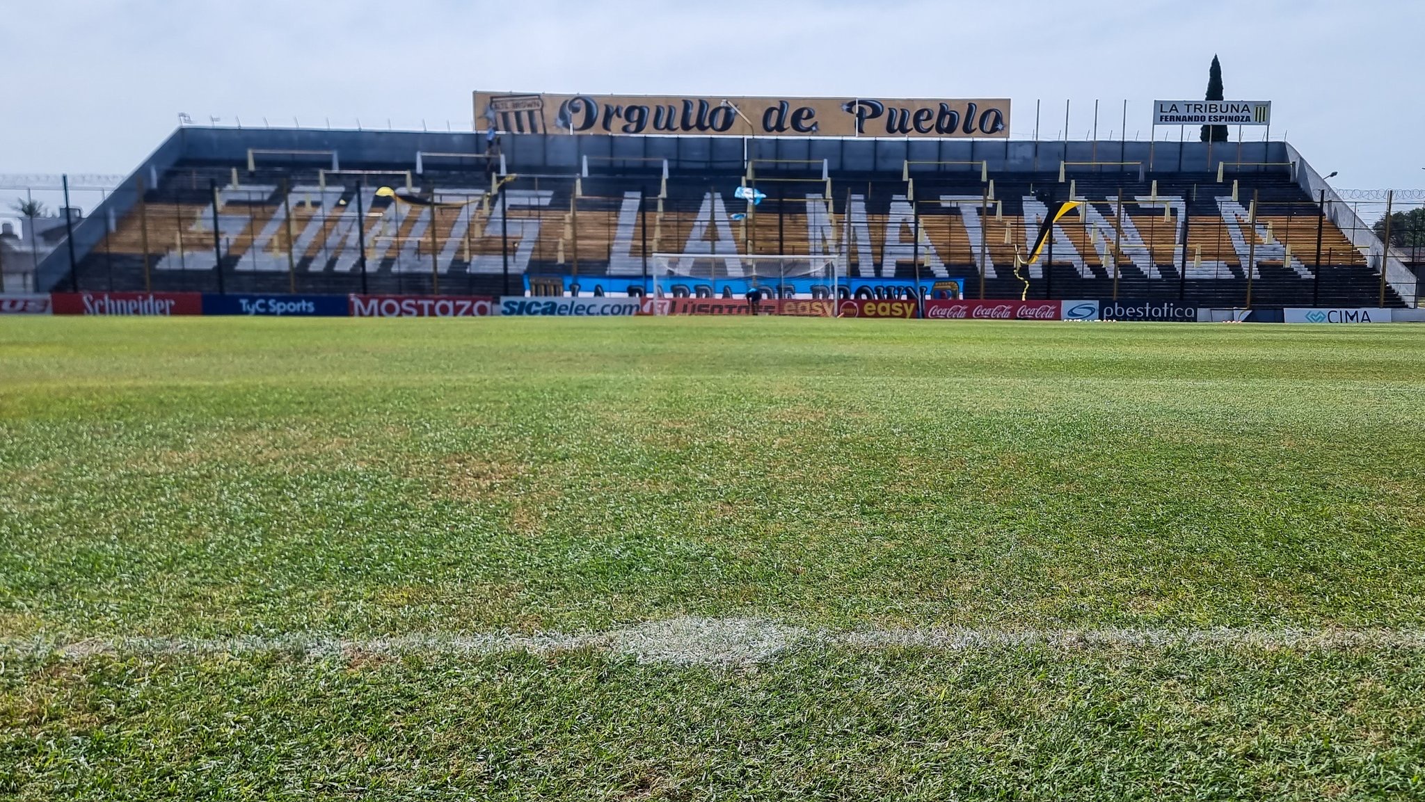 Almirante Brown busca su primera victoria ante Tristán Suarez