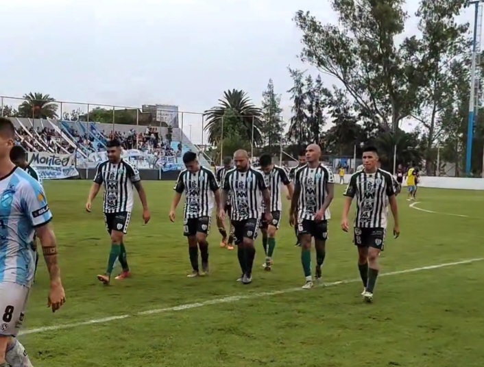 Deportivo Laferrere empató a uno contra Argentino de Quilmes 