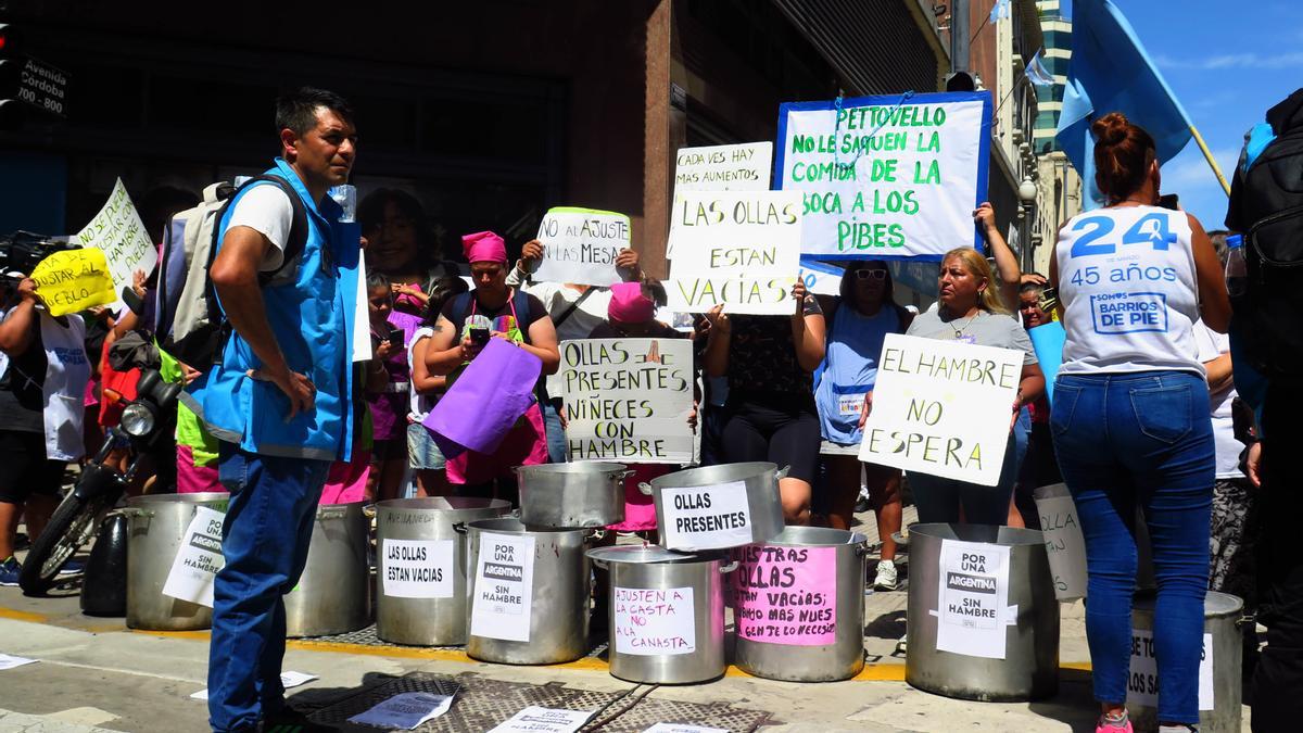 Movimientos sociales se concentran en La Matanza en reclamo de asistencia alimentaria