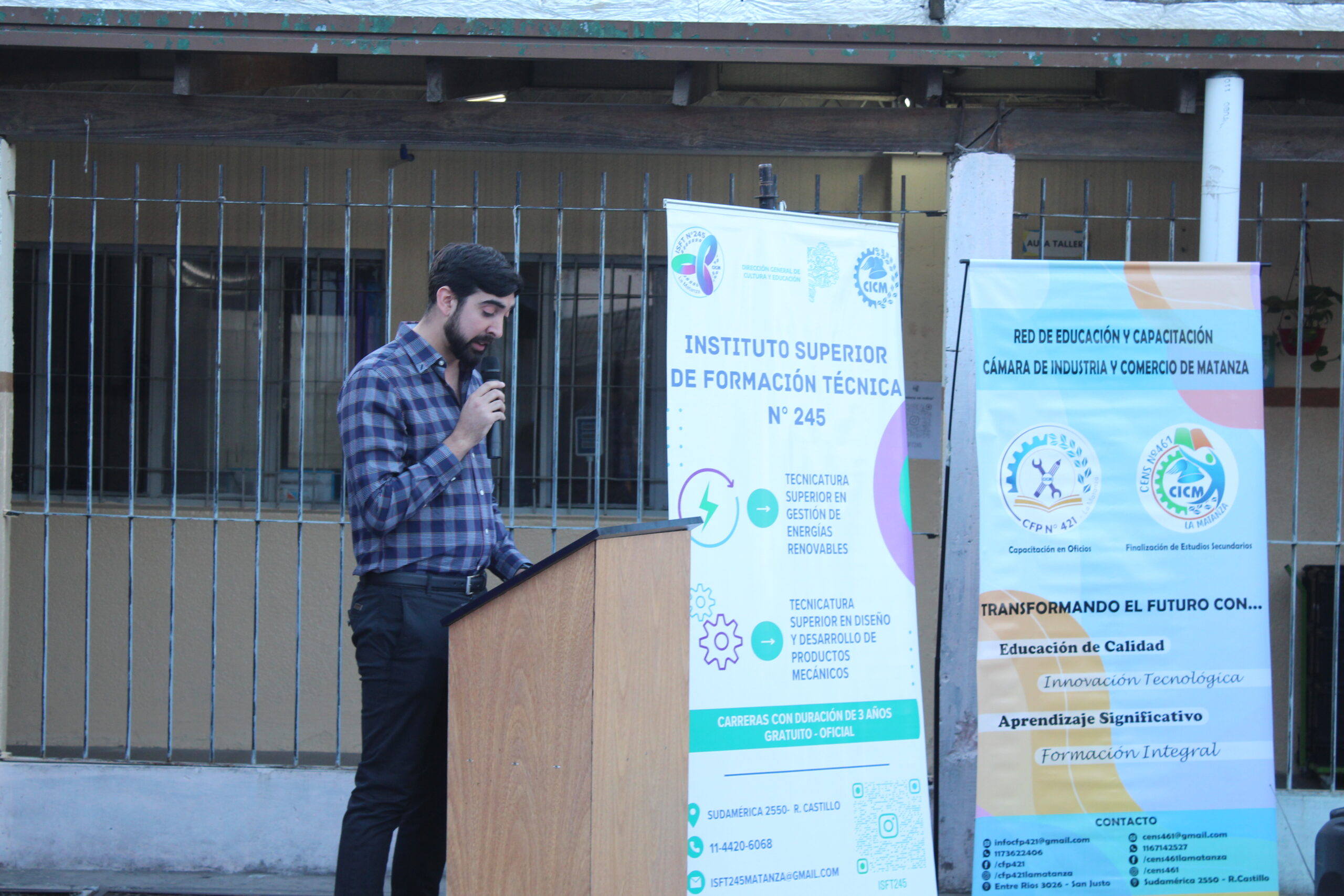 Conseguí un título de técnico superior en solo tres años. 