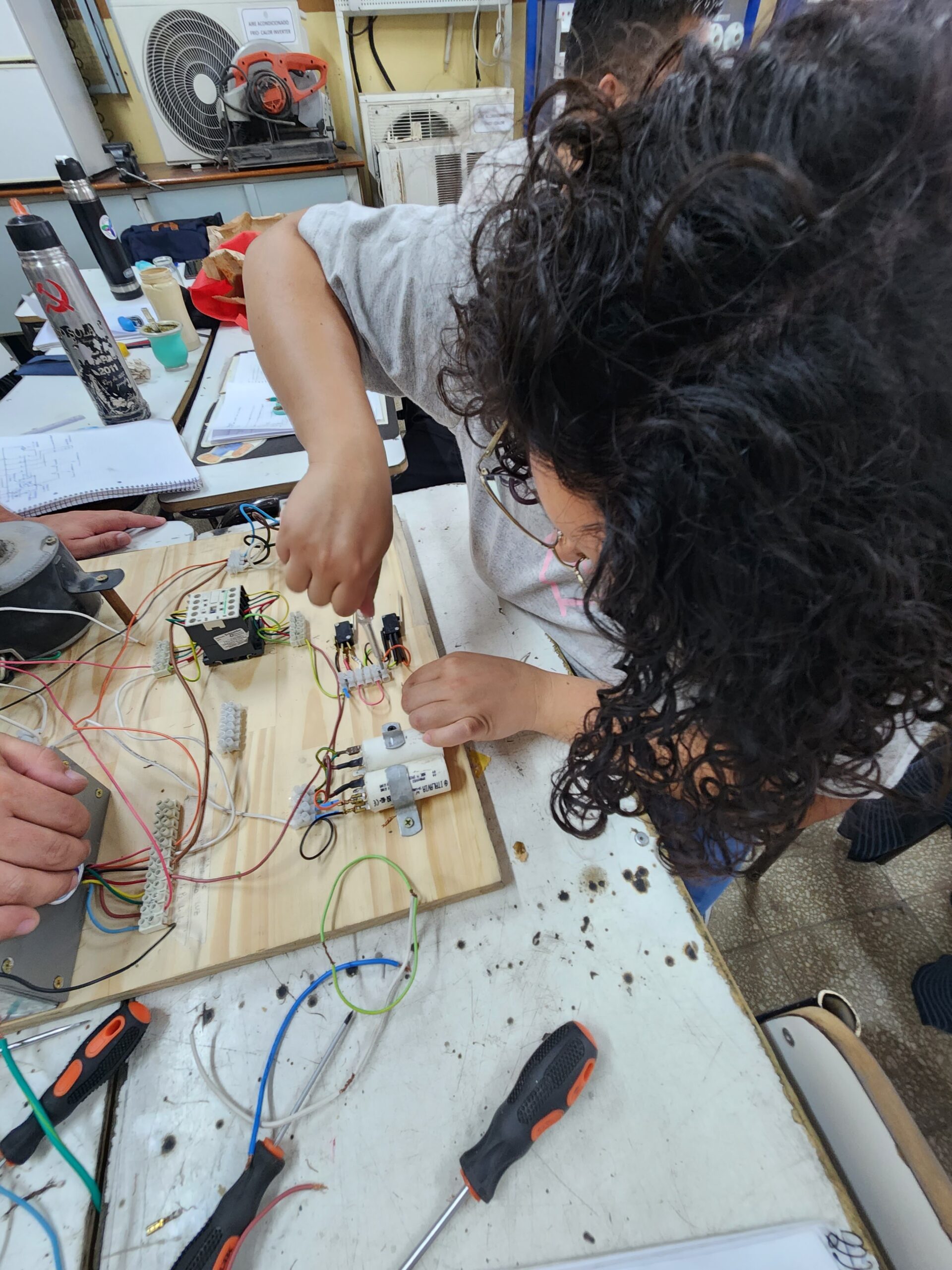 Conseguí un título de técnico superior en solo tres años. 