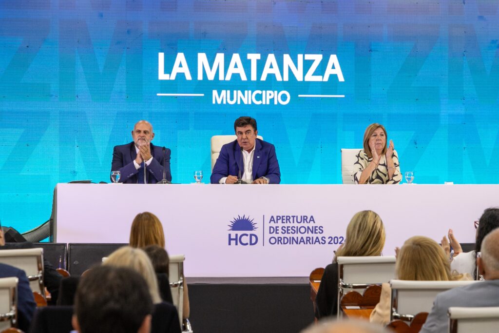 Fernando Espinoza decisiones milei atraso