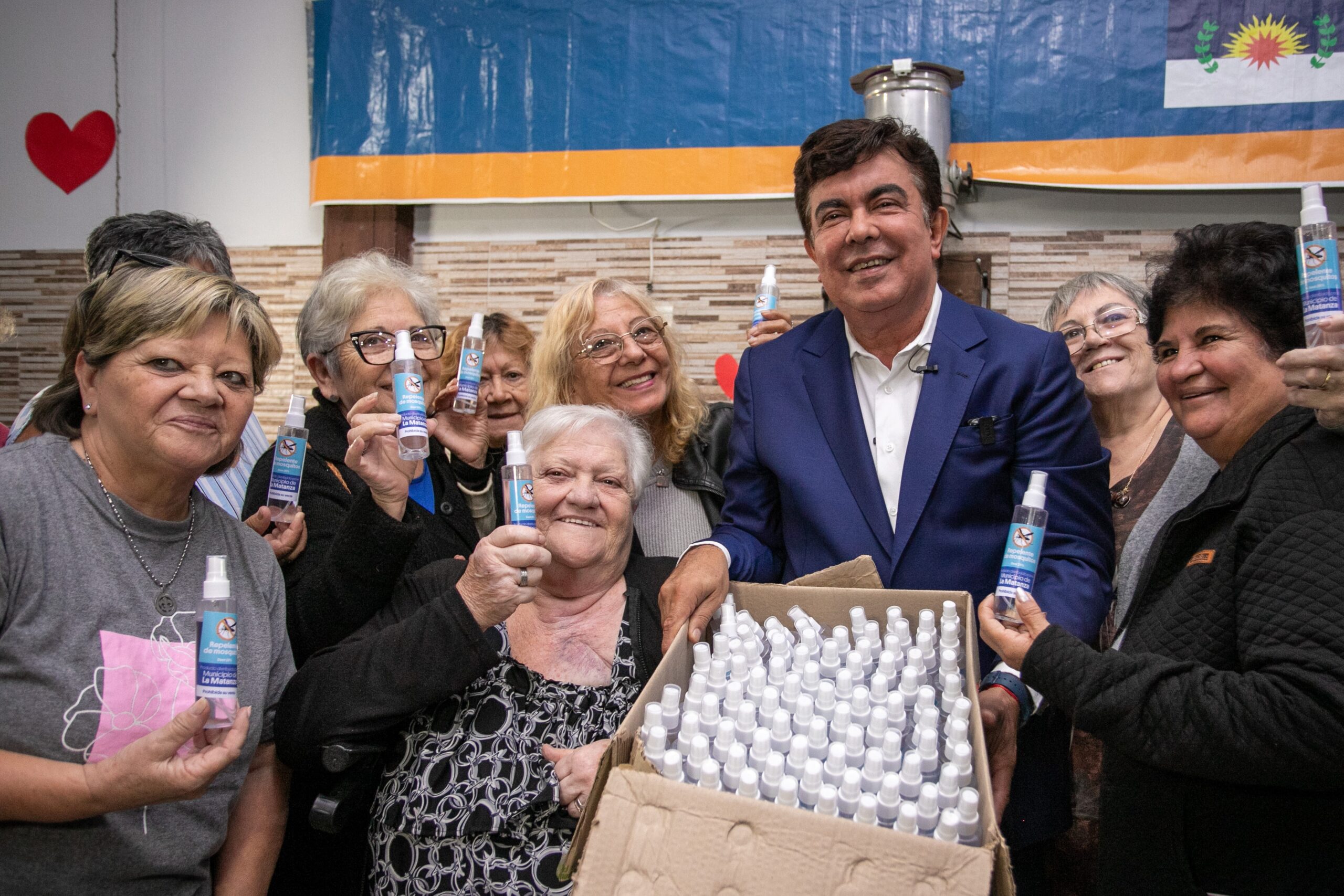 La Matanza: Fernando Espinoza realiza operativos territoriales y entrega repelentes a jubiladas y jubilados
