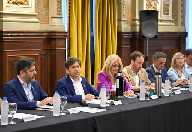Kicillof recibió intendentes provincia