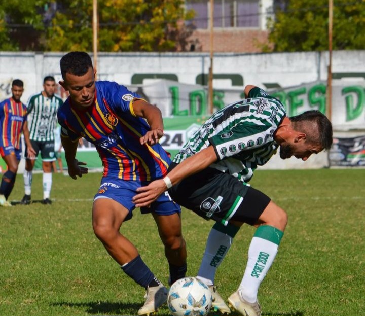Deportivo Laferrere empató 2-2 Colegiales 